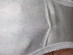 【主観映像】布団の中でする剛毛素人のリアルな乳首くりくりオナニー♡チクニーでパンツの染みが広がっちゃう♡【個人撮影】 6/16