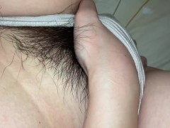 【主観映像】布団の中でする剛毛素人のリアルな乳首くりくりオナニー♡チクニーでパンツの染みが広がっちゃう♡【個人撮影】 8/16