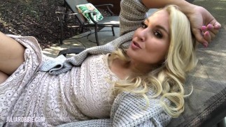 Горячая милфа дает обратный отсчет спермы, JOI (инструкции по дрочке), SPH от Джулии Робби