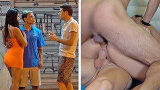 Giovane coppia brasiliana convinta da una doppia penetrazione a tre con un gringo (FINALE INASPETTATO!)