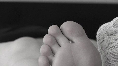 Women's feet in old socks and toes.