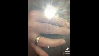 TikTok nackter Lens Flare