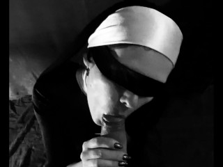 Монахиня во время молитвы делает минет священнику (Мечты монахини)