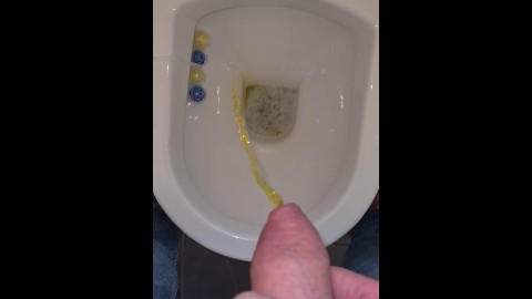 I fucked an alien and now my piss is flourescent yellow!!👽