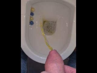I Fucked an Alien and now my Piss is Flourescent Yellow!!👽