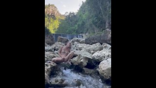 時々私はSnapchatで自然の中でセックスするのが好きです。平和な;P