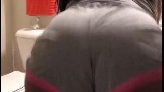 BBW Ebony twerken in buit shorts