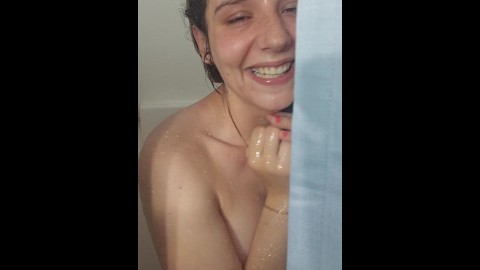 Entré sous la douche, sa belle-fille et son beau-père a été surpris par une réaction