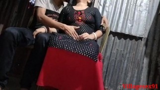 女孩他妈的在椅子上和黑大鸡巴的 Churidar