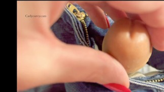 Вот как я выниму твой член из штанов и помогу тебе кончить!