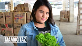 Die Mollige Latina Xiomara Soto Springt Vor Der Kamera Hart Auf Den Schwanz CARNE DEL MERCADO