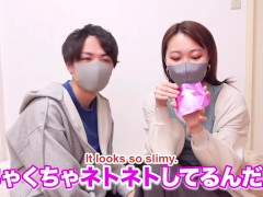 女性用コンドームの付け方❤️エロまんこにセットしたらチンチンで押し込んで装着！そのままSEXで中イキ絶頂　ハメ撮り　正常位　ゴム　かわいい　巨乳　素人　カップル　投稿　個人撮影　日本人　えむゆみ - Screenshot 1 of 16 - Japanese Sex