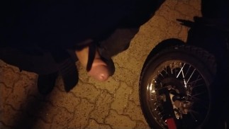 De pau duro em público