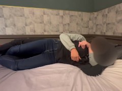 胸と乳首をいやらしく触られて連続絶頂する超敏感妻 - Screenshot 10 of 16 - Creampie