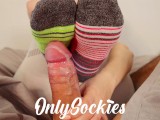 Love Ending His Day With A Sweaty Sockjob!
