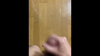 射在地板上