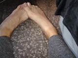 I show you how I play with my feet and my toes!!