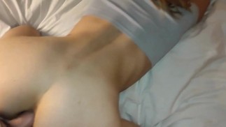 Habe die erfahrene Frau meines Freundes anal gefickt. Echtes Video