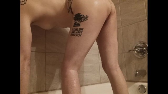 Long Legged FtM Finishing His Bath