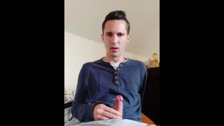 Vidéo d’éjaculation d’une bite non coupée d’un garçon minet
