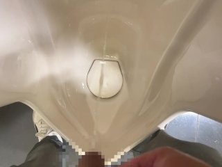 小便器でおしっこ
