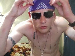 Cool guy playing with dick - Screenshot 14 of 16 - Guy Masturbating