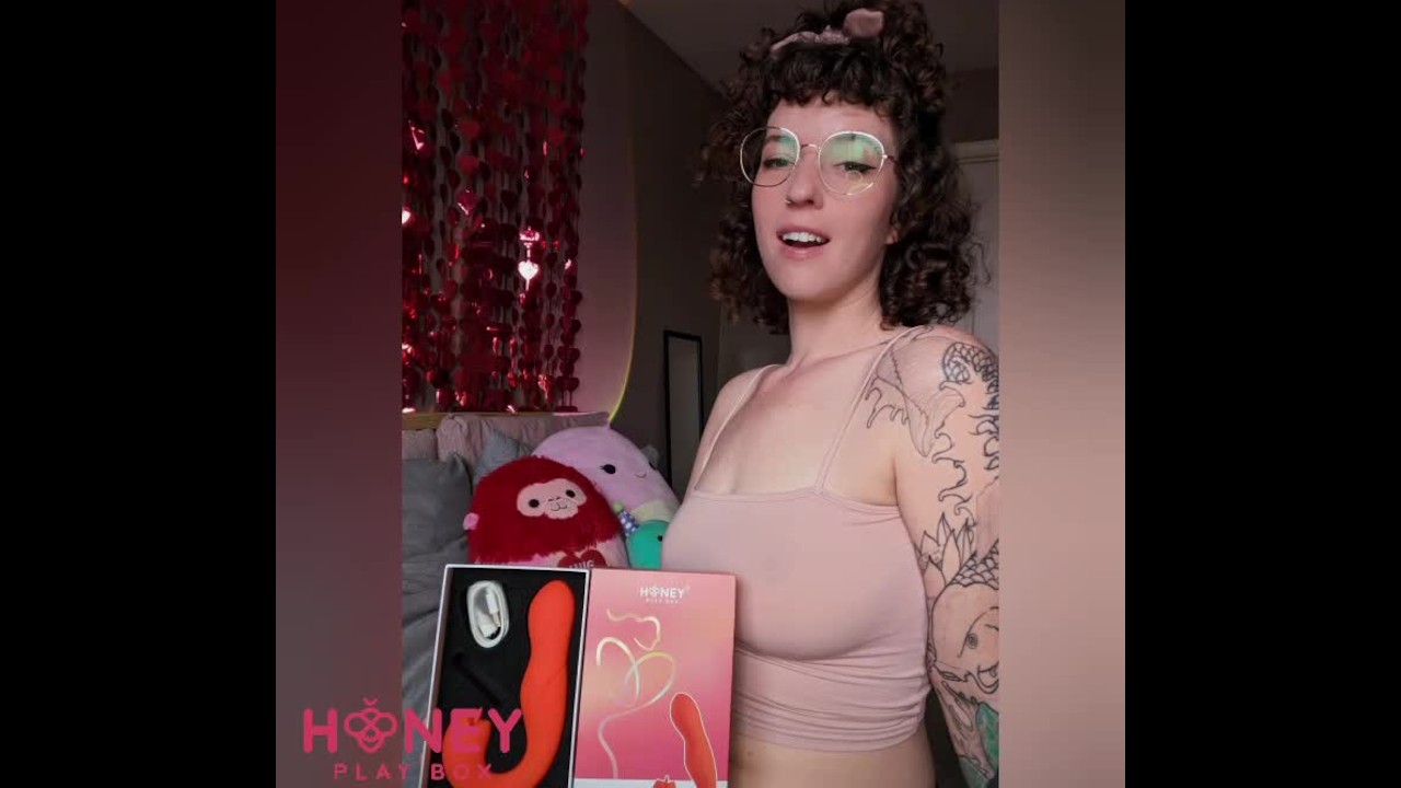 Watch me squirt all over my new vibrator from Honey Play Box!
