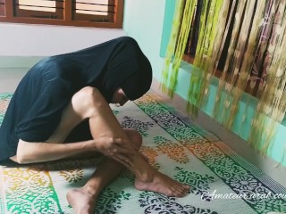 Hijabi Slut Wife Flashing Sexy Legs