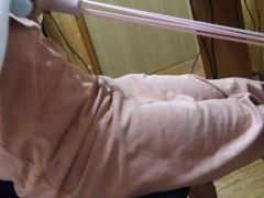 「やっべ…小便漏れそう…」筋トレチューブオナニーする変態巨乳女♥️チューブでマンスジグリグリおしがま絶頂♥️ - Screenshot 1 of 16 - Asian