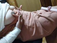 「やっべ…小便漏れそう…」筋トレチューブオナニーする変態巨乳女♥️チューブでマンスジグリグリおしがま絶頂♥️ - Screenshot 9 of 16 - Big Tits