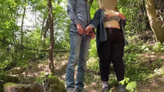 我他妈的婆婆在大自然中给了我的鸡巴一个很好的打手枪