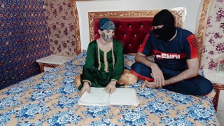 Pakistaanse leerkracht heeft seks met haar student