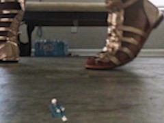 giantess clips - Screenshot 13 of 16 - Femdom