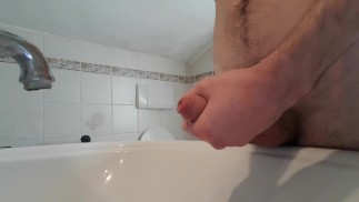 Lástima que todo este semen espeso se desperdició