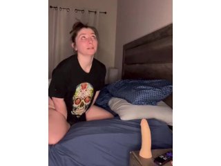 Horny girl wants to suck dick