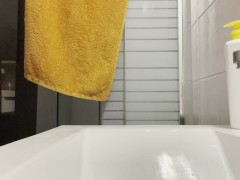 Quick Piss - Screenshot 1 of 16 - Huge Dick