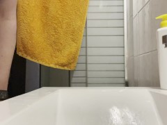 Quick Piss - Screenshot 14 of 16 - Big Dick