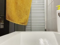 Quick Piss - Screenshot 15 of 16 - Handjob
