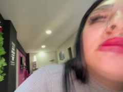 SECRETARIA se traga toda la leche de su JEFE por DINERO