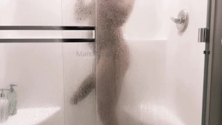 Dicker 14-Zoll-Schwanz, Dusche und Masturbation