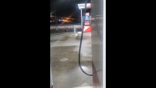 ¡Diversión en la gasolinera! Suscribete para más videos