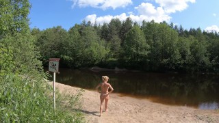 Nager nu où nager est interdit