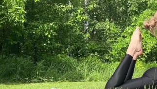 Камера засняла девушку, занимающуюся спортом