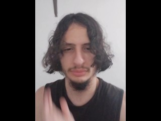 Menino Branco com Um Cabelo Bonito Em 31 De Maio