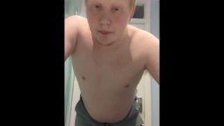 Пукает в лицо моим рабам,