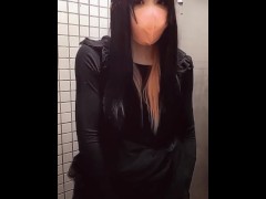 【個撮】発展場を探している男の娘が公衆トイレでオナニーする動画 - Screenshot 14 of 16 - アナル