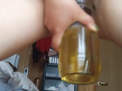 日本人のパイパン黒まんこから大量放尿！勢いよく出る黄色い小便💦