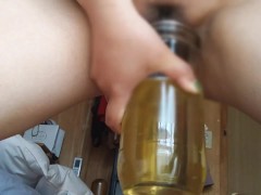 日本人のパイパン黒まんこから大量放尿！勢いよく出る黄色い小便💦 - Screenshot 16 of 16 - Asian