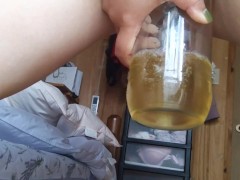 日本人のパイパン黒まんこから大量放尿！勢いよく出る黄色い小便💦 - Screenshot 7 of 16 - Amateur