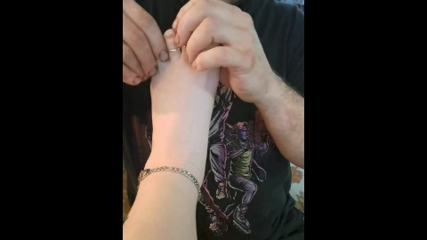 Daddy puts on my new toe ring and sucks my toes